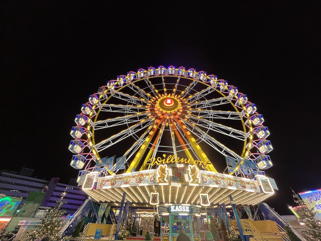Hamburger Dom - Das Riesenrad auf dem Winterdom 2023