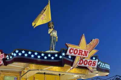 Leckere Corn Dogs auf dem Hamburger Dom