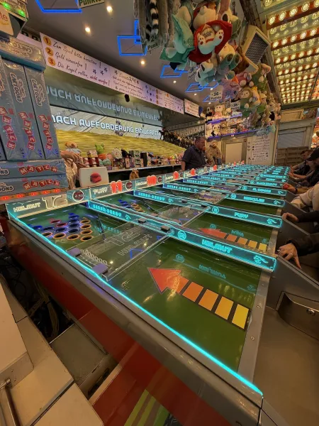 Eindrücke vom Hansa Derby - Pferderennen auf dem Hamburger Dom